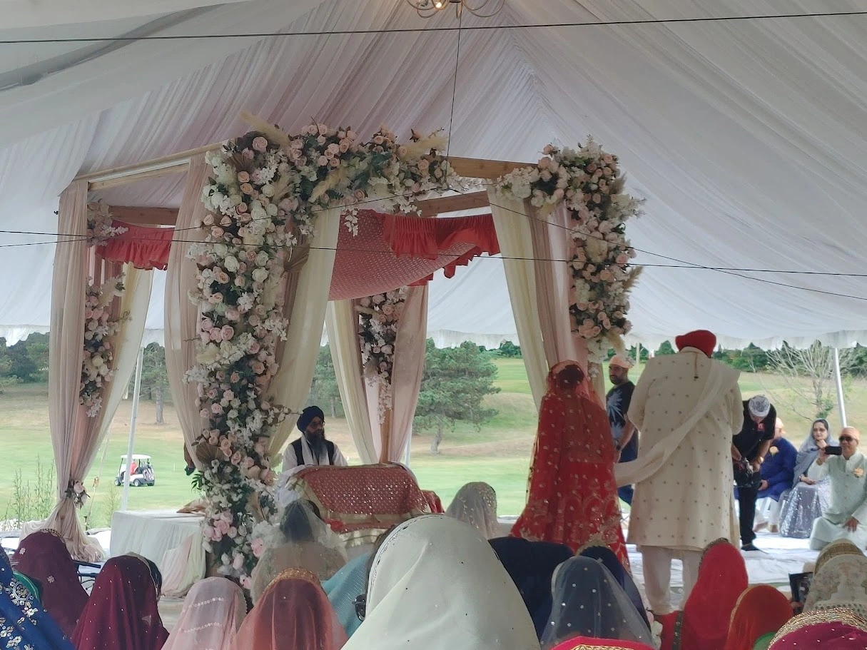 Outdoor wedding ceremony at Foxbridge Golf Club near Toronto